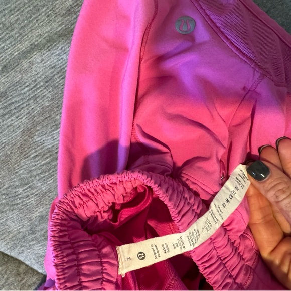 Women’s Lululemon hottie hot short - Picture 6 of 6